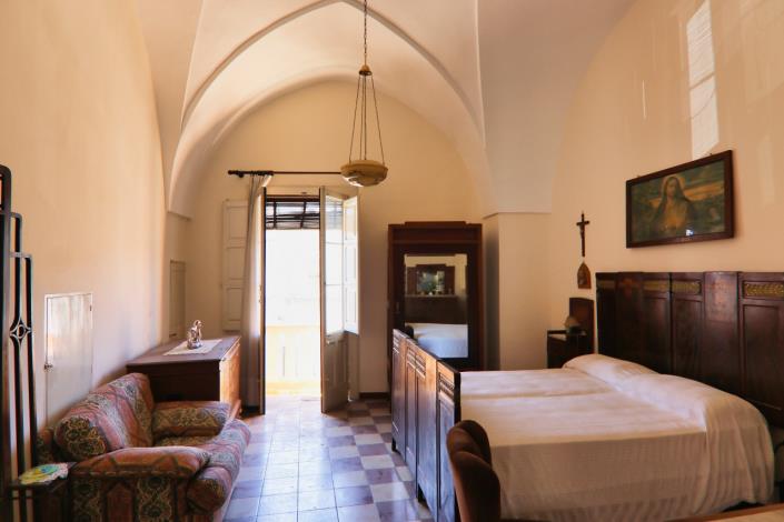 Image No.22-2 Bed Property for sale