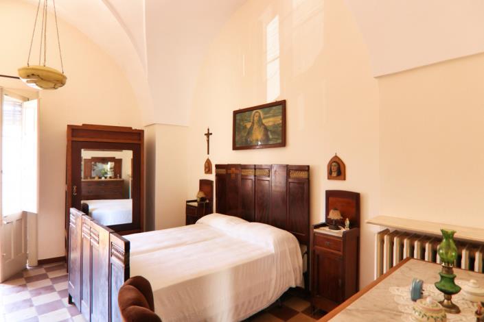 Image No.25-2 Bed Property for sale