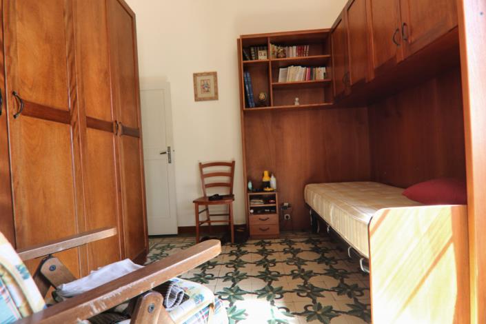 Image No.40-2 Bed Property for sale