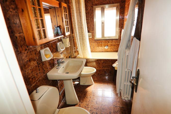 Image No.43-2 Bed Property for sale