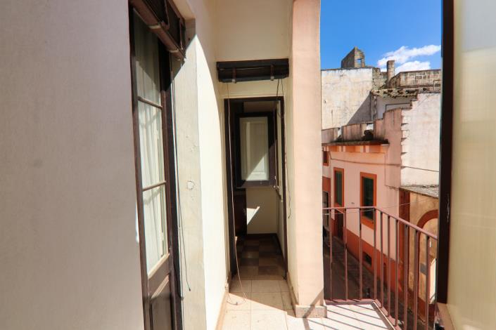 Image No.51-2 Bed Property for sale