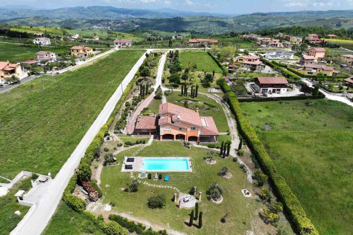 Image No.5-5 Bed Villa for sale