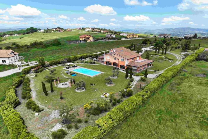 Image No.3-5 Bed Villa for sale