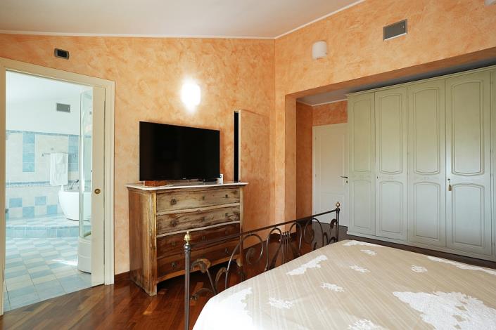 Image No.51-5 Bed Villa for sale