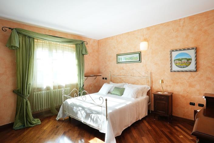 Image No.57-5 Bed Villa for sale