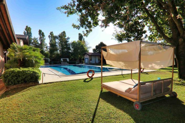 Image No.8-7 Bed Property for sale