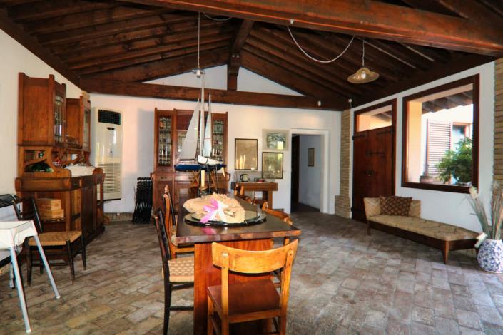 Image No.15-7 Bed Property for sale