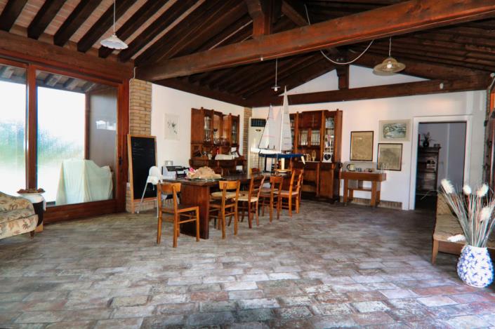 Image No.16-7 Bed Property for sale