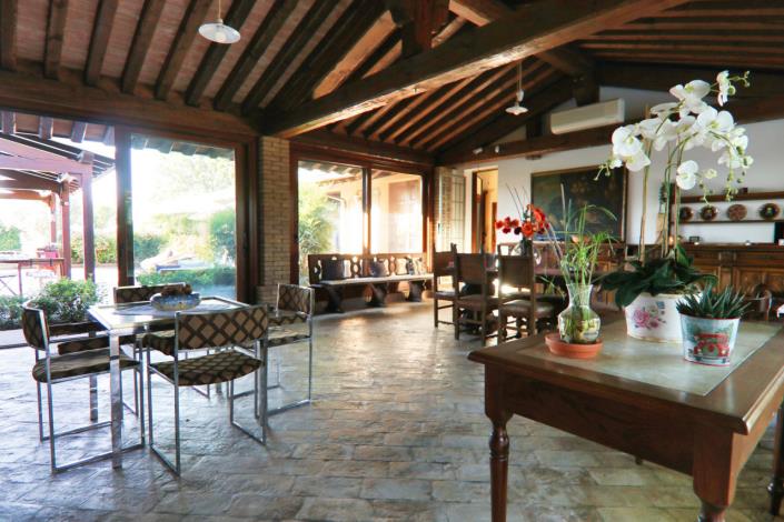 Image No.17-7 Bed Property for sale