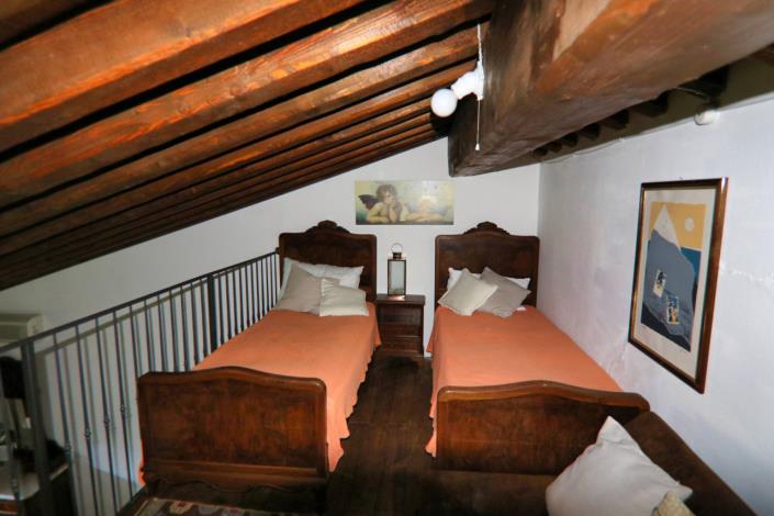 Image No.26-7 Bed Property for sale