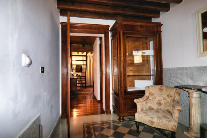 Image No.31-7 Bed Property for sale