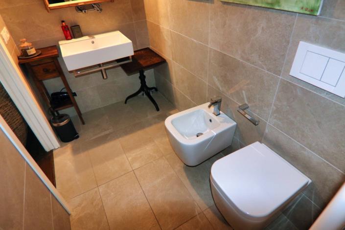 Image No.50-7 Bed Property for sale