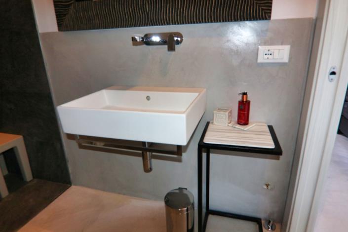 Image No.60-7 Bed Property for sale