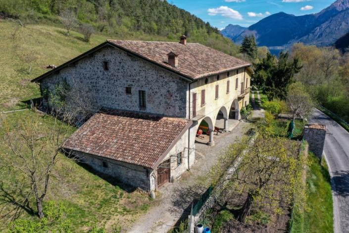 Image No.9-8 Bed Property for sale