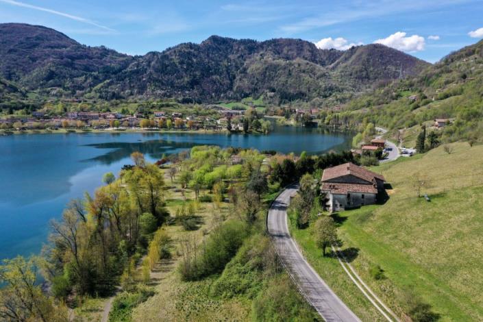 Image No.11-8 Bed Property for sale