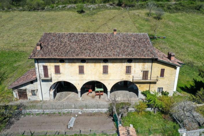 Image No.16-8 Bed Property for sale