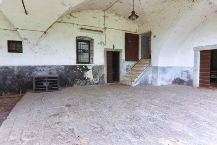 Image No.22-8 Bed Property for sale