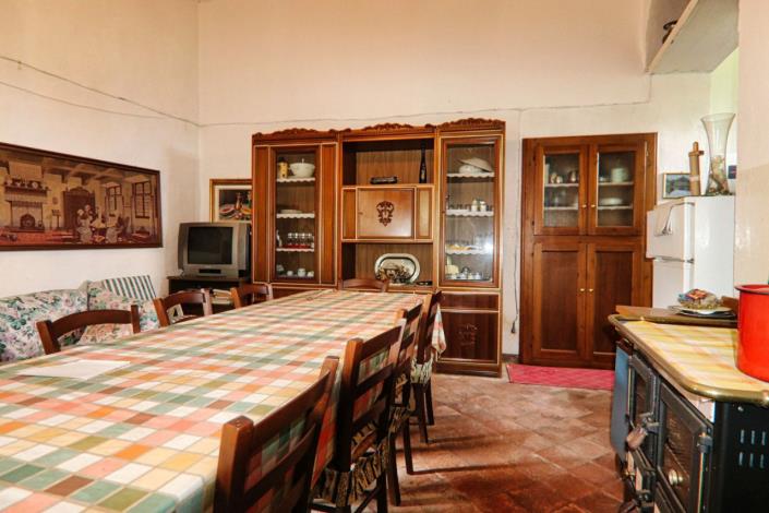 Image No.25-8 Bed Property for sale