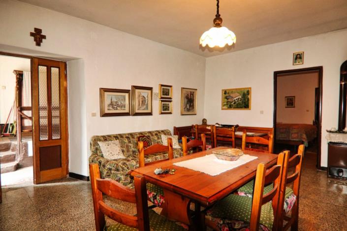 Image No.39-8 Bed Property for sale