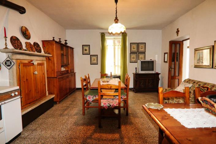 Image No.42-8 Bed Property for sale