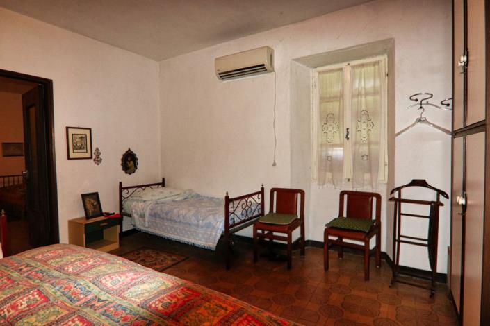 Image No.45-8 Bed Property for sale