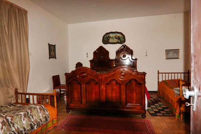 Image No.46-8 Bed Property for sale