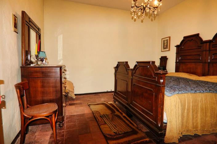 Image No.49-8 Bed Property for sale