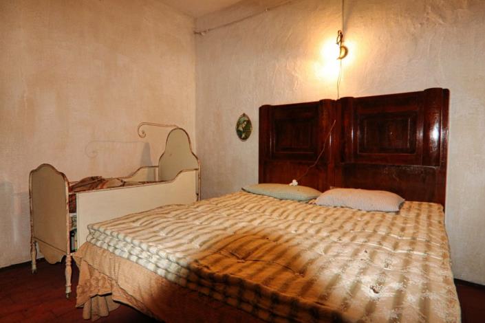 Image No.55-8 Bed Property for sale