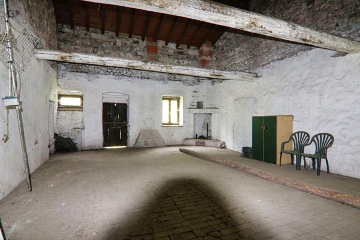 Image No.60-8 Bed Property for sale