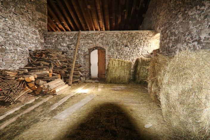 Image No.61-8 Bed Property for sale