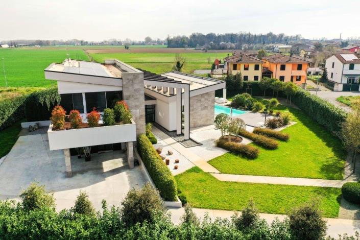 Image No.10-3 Bed Villa for sale