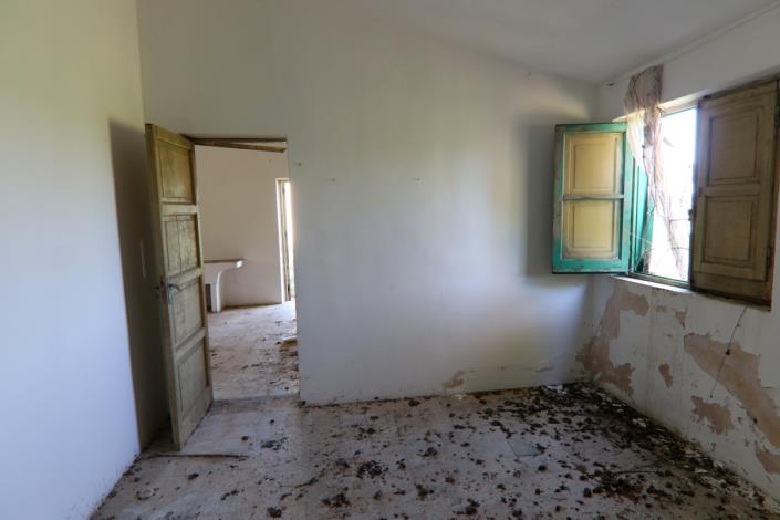 Image No.31-2 Bed Country House for sale