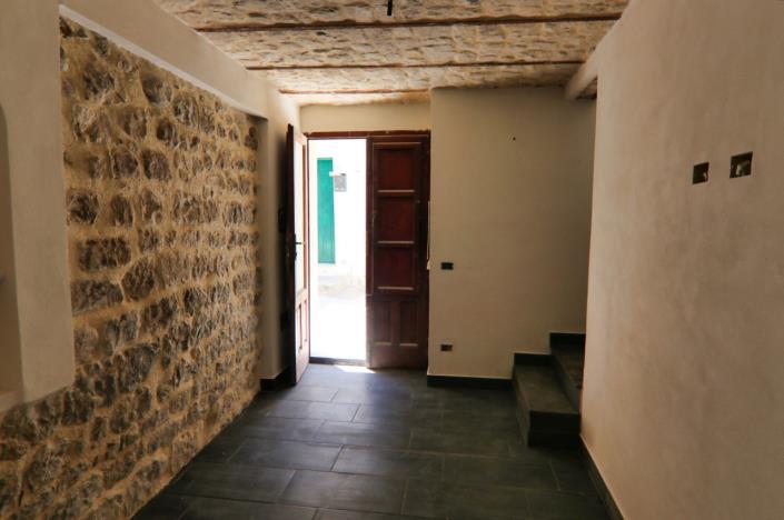 Image No.18-2 Bed Townhouse for sale