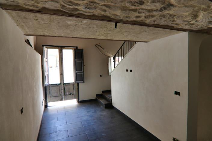 Image No.27-2 Bed Townhouse for sale