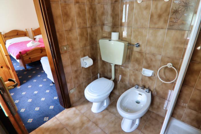 Image No.34-10 Bed Hotel for sale