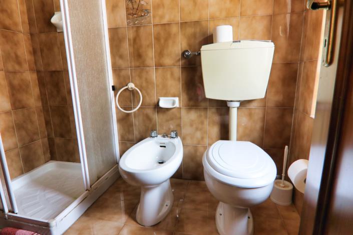 Image No.46-10 Bed Hotel for sale