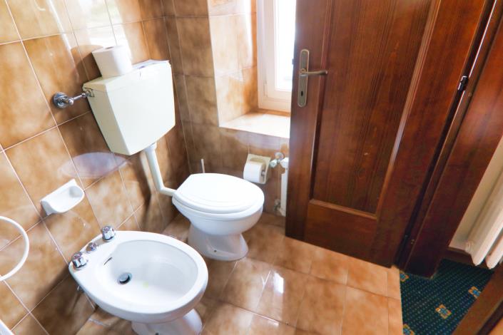 Image No.47-10 Bed Hotel for sale