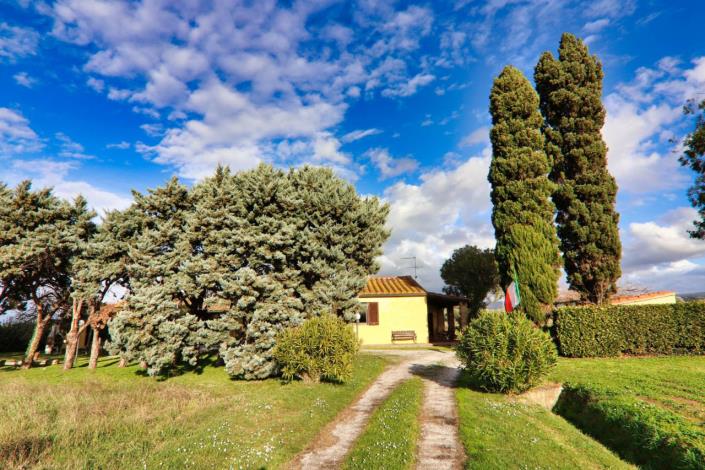 Image No.1-2 Bed Country House for sale