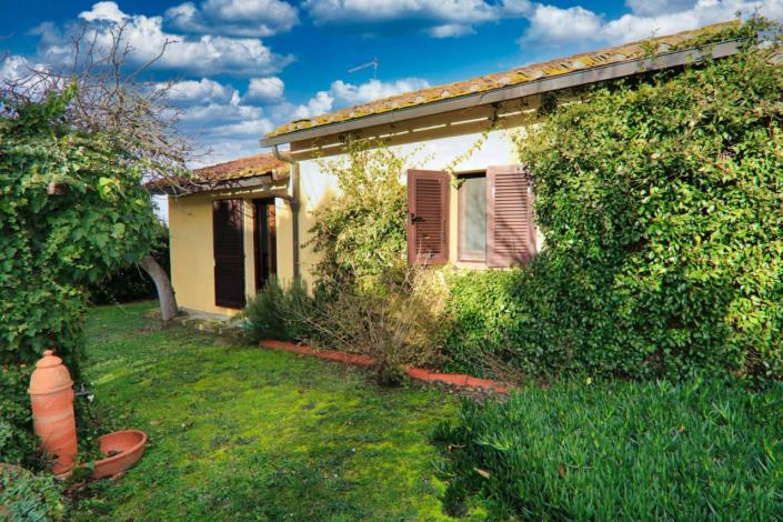 Image No.3-2 Bed Country House for sale