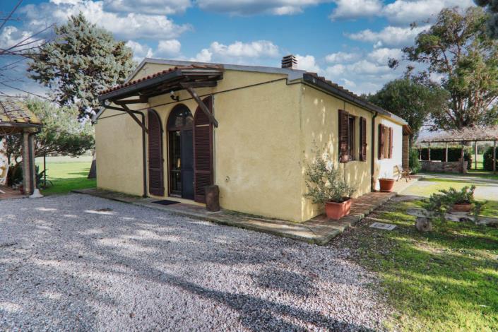 Image No.4-2 Bed Country House for sale