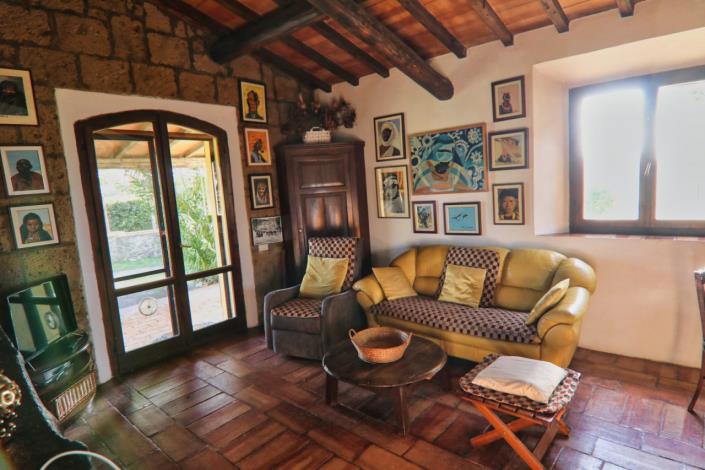 Image No.19-2 Bed Country House for sale