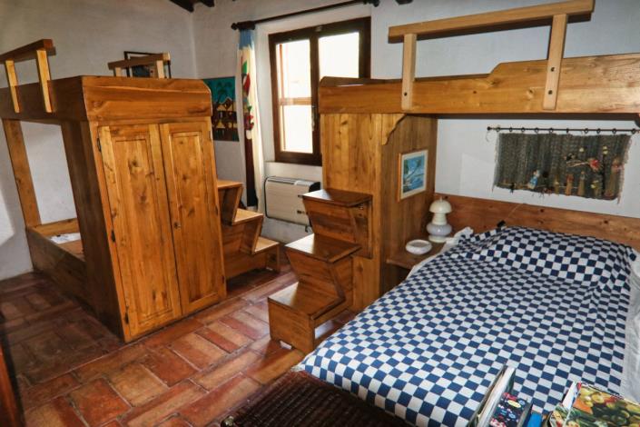 Image No.40-2 Bed Country House for sale