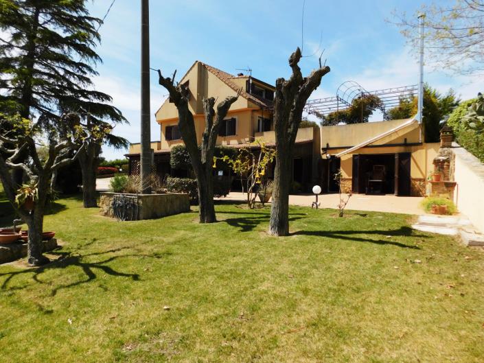 Image No.1-4 Bed Villa for sale