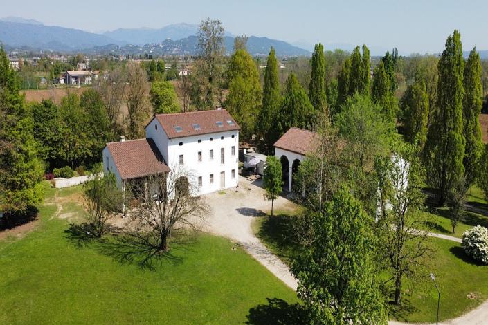 Image No.1-4 Bed Country House for sale