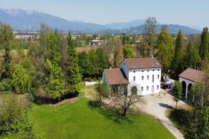Image No.2-Maison de campagne de 4 chambres à vendre à Trévise