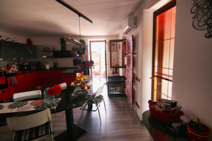 Image No.3-4 Bed House for sale