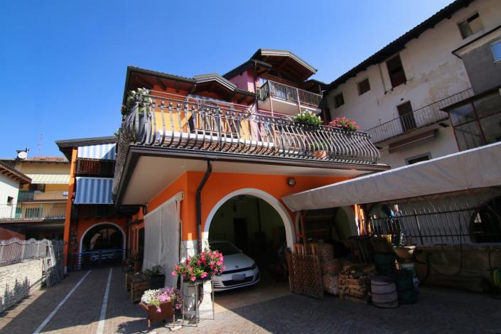 Image No.2-4 Bed House for sale