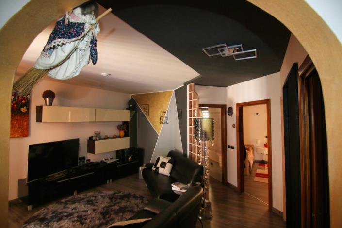 Image No.16-4 Bed House for sale