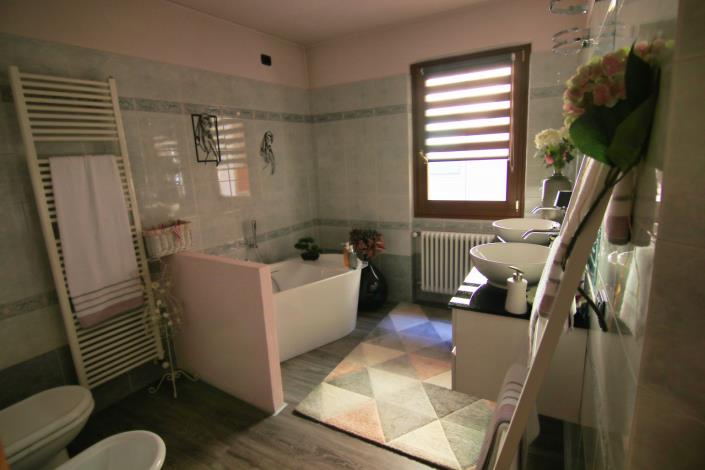 Image No.26-4 Bed House for sale