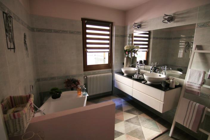 Image No.27-4 Bed House for sale